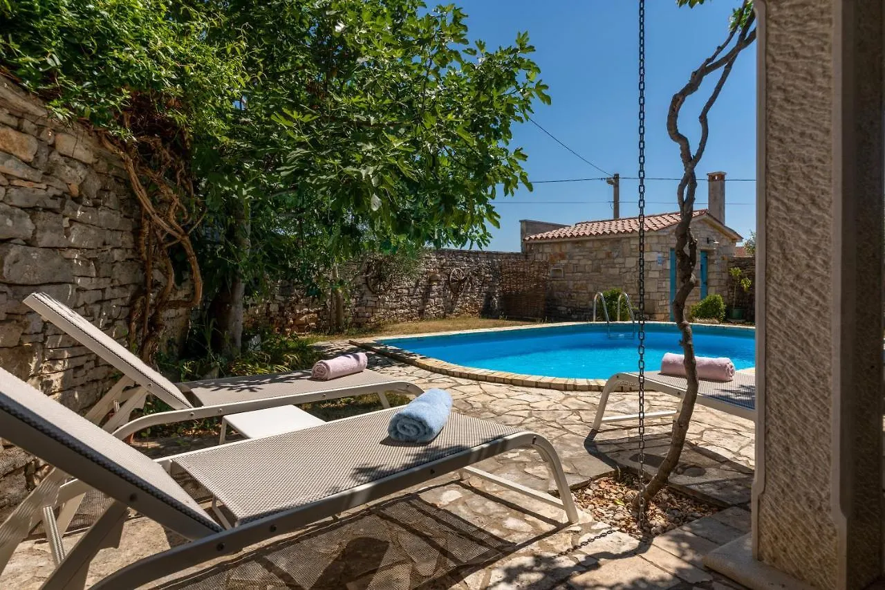 Villa Janko Sveti Lovreč Pazenatički 0*,